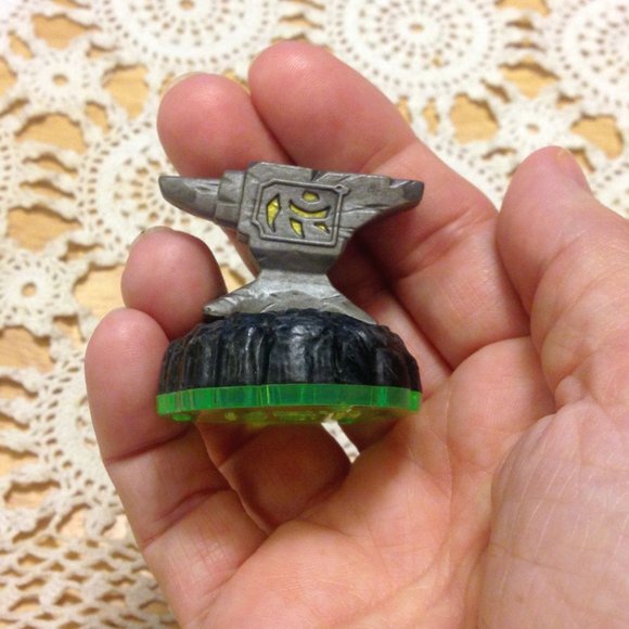 Skylanders Spyro’s Adventure Anvil Rain Figure and collectors card - Picture 4 of 9